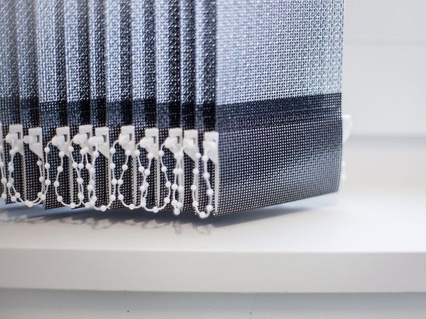 In'Flector隔熱窗簾垂直簾近景